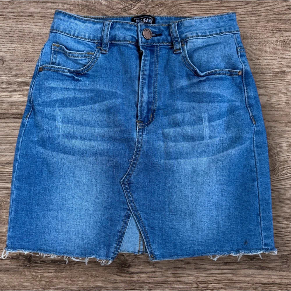 IRIS JEANS Los Angeles denim skirt. Size S.